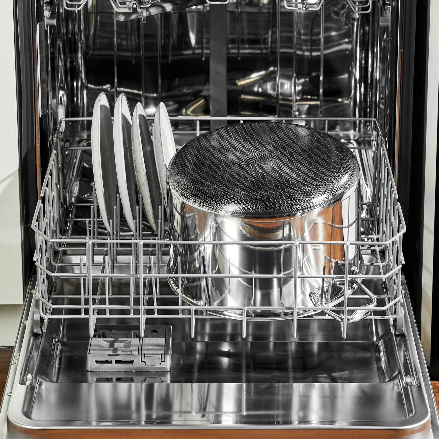 Hybrid Stock Pot with Lid, 10-Qt